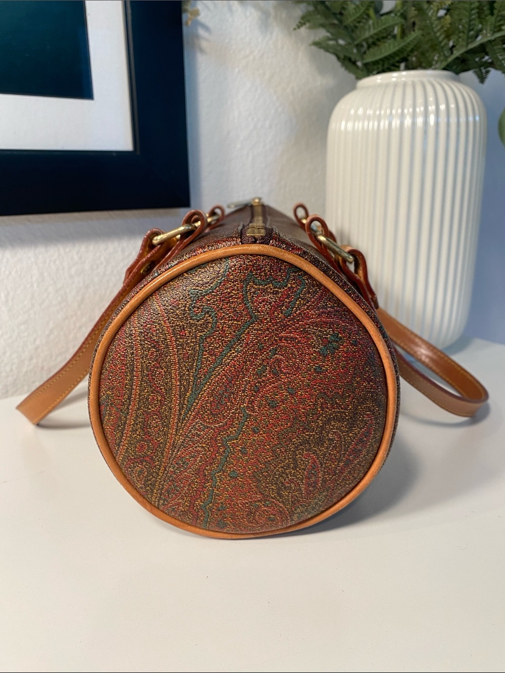 Vintage 1996 ETRO Milano Red Paisley Barrel 26 Bag - Picture 8 of 11